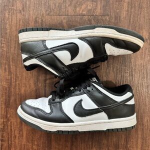 Nike Women’s Dunk Low Panda Size 6.5